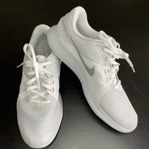 White Nike Training FLEX TR 8